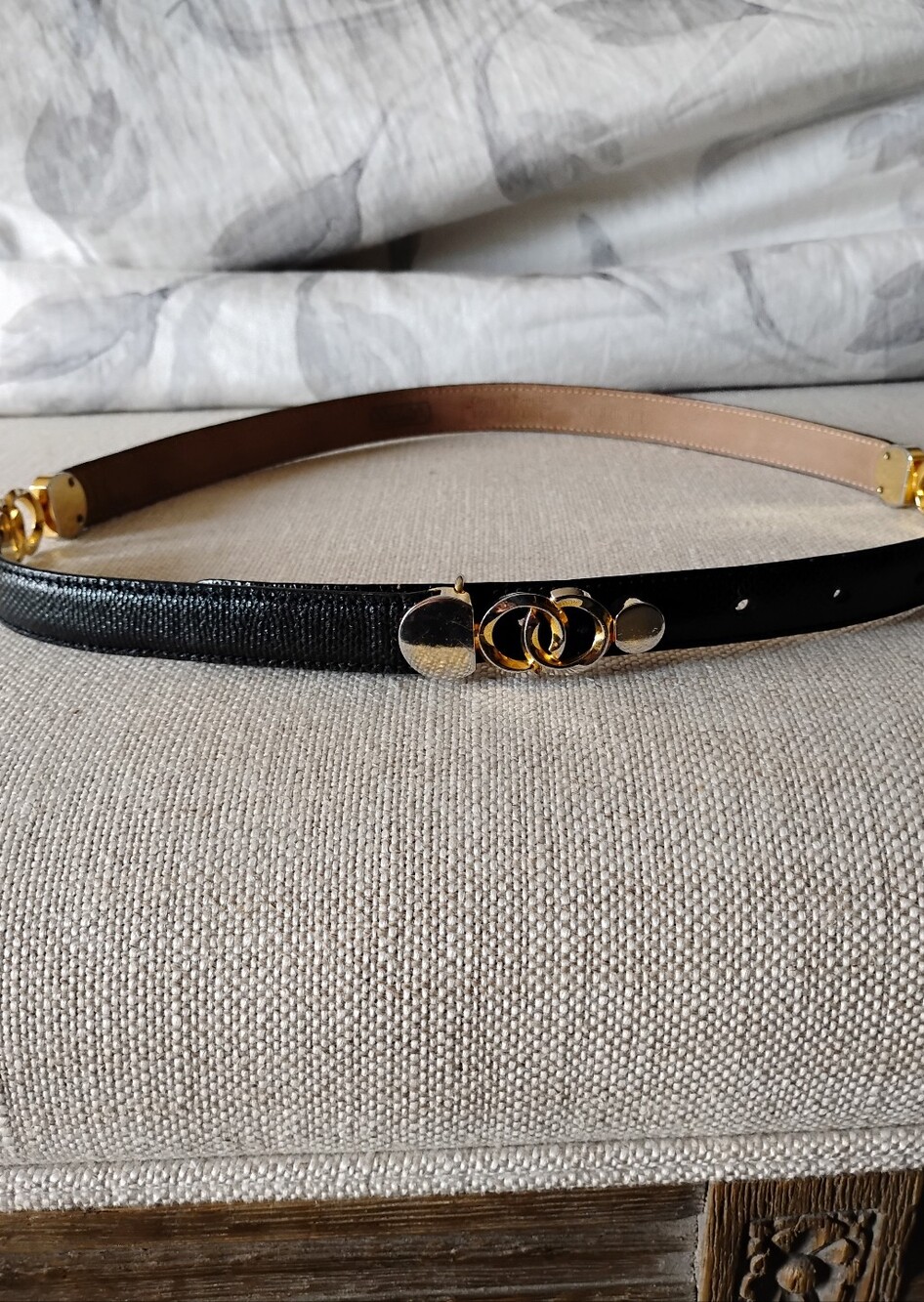 Vintage WCM Medium Black Women's Leather Belt with Gold Double-Ring Accent